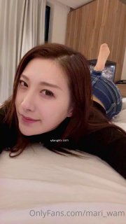 女神级大长腿美女嫩模酒店穿着齐逼短裙装趴在桌子上等待插入,2000元不知道能不能干一次！